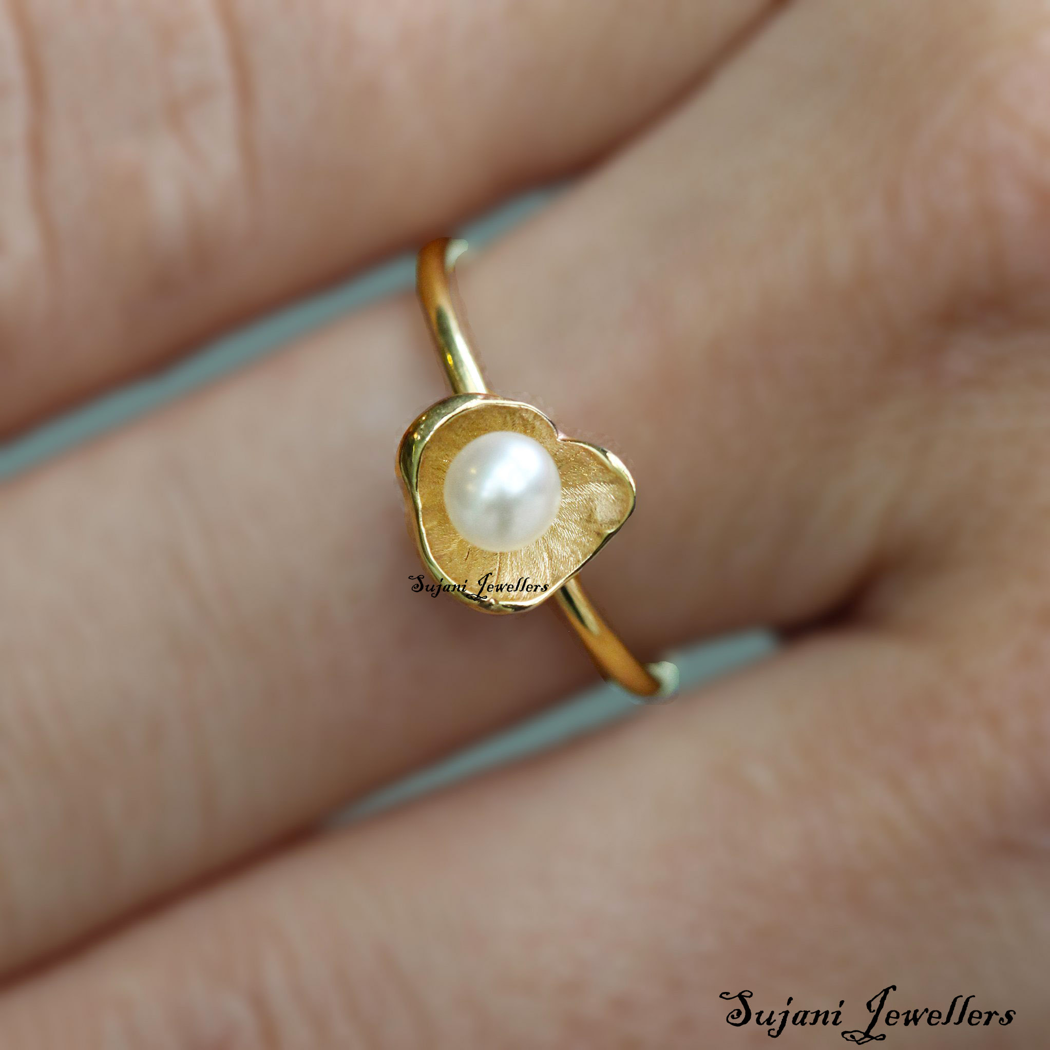 Ladies ring discount with stone design